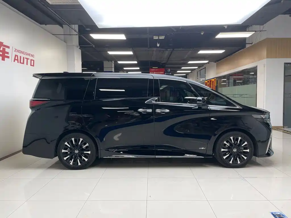 Toyota Alphard — миниатюра 3