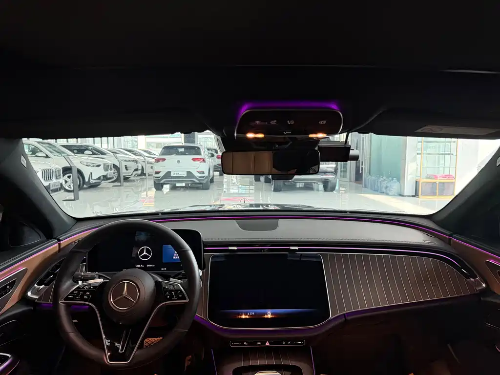 Mercedes-Benz E-Class — миниатюра 8