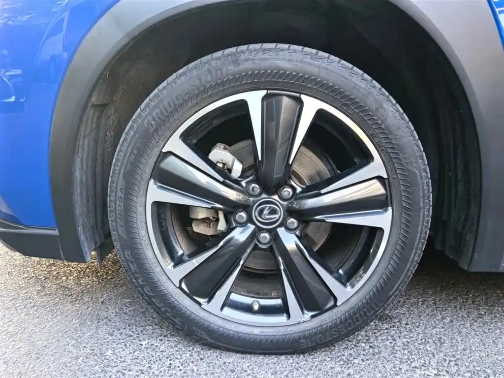 Lexus UX — миниатюра 5