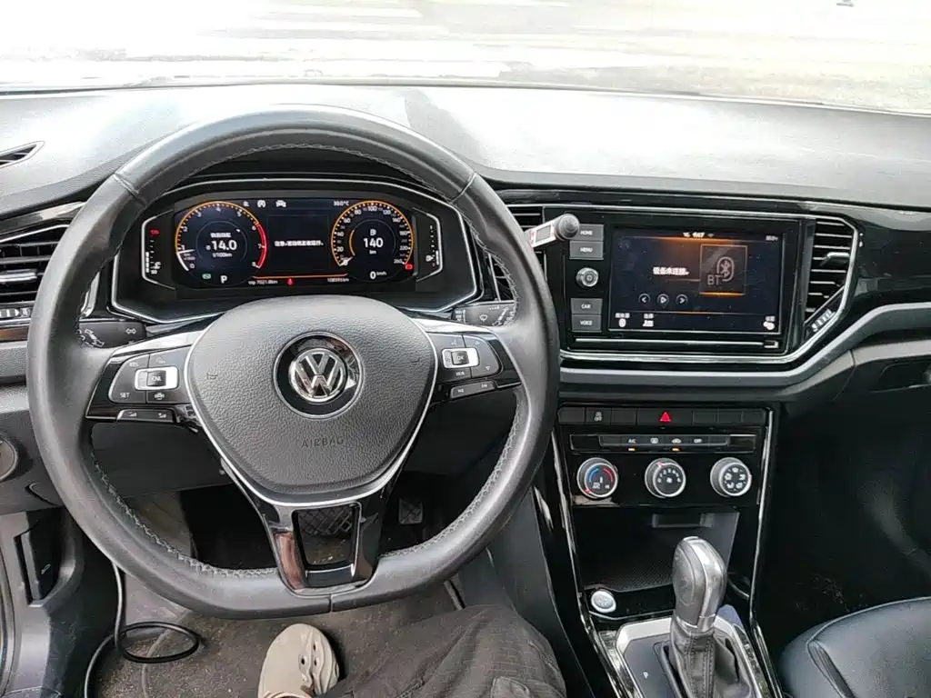 Volkswagen T-Roc — миниатюра 10