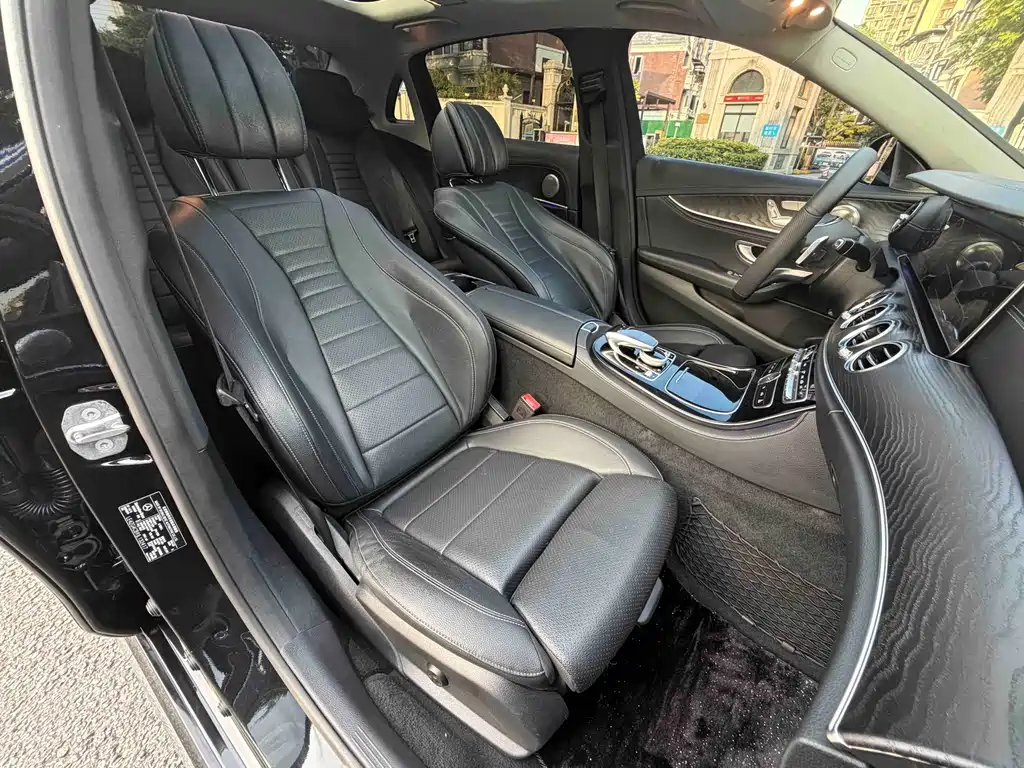 Mercedes-Benz E-Class — миниатюра 12