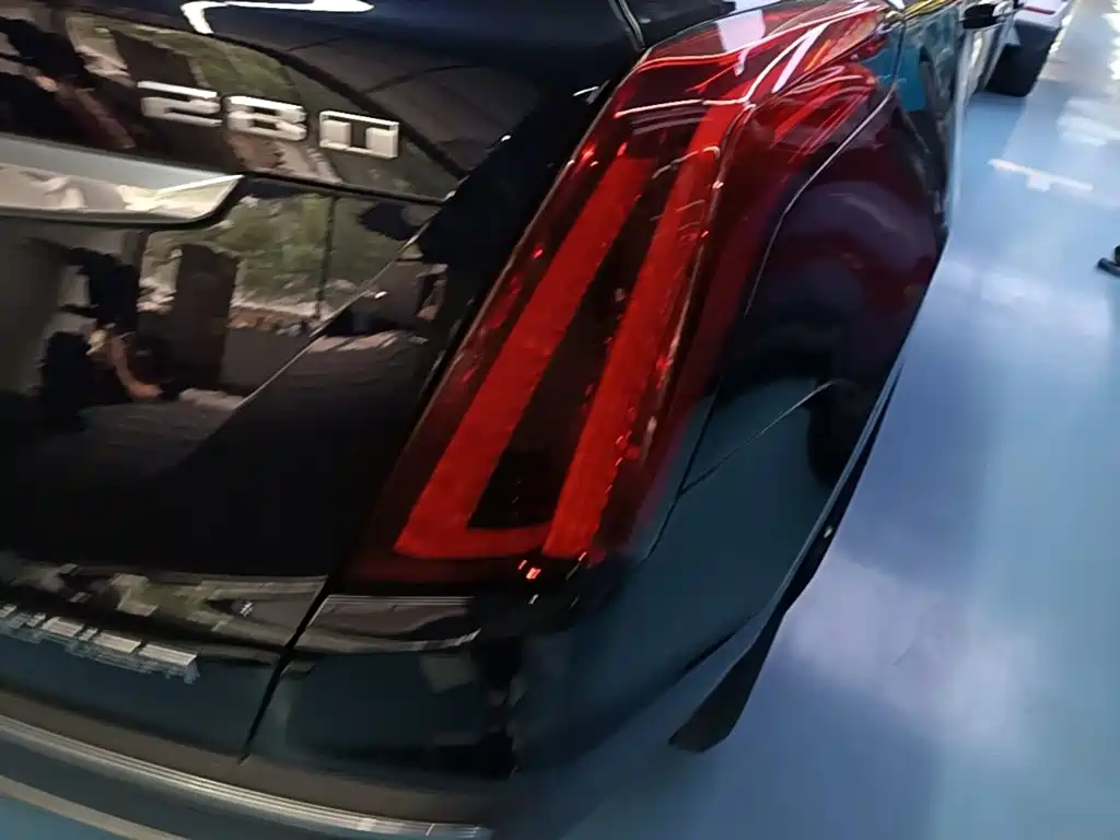 Cadillac XT5 — миниатюра 8