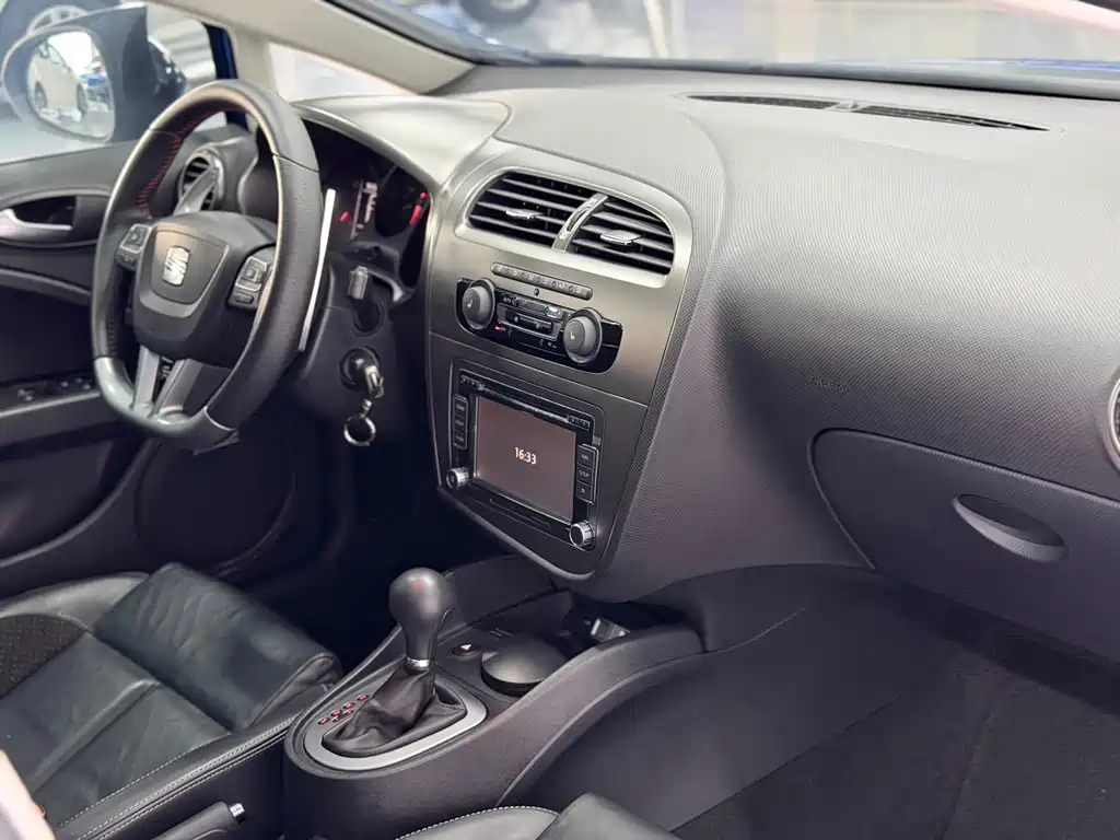 SEAT Leon — миниатюра 14