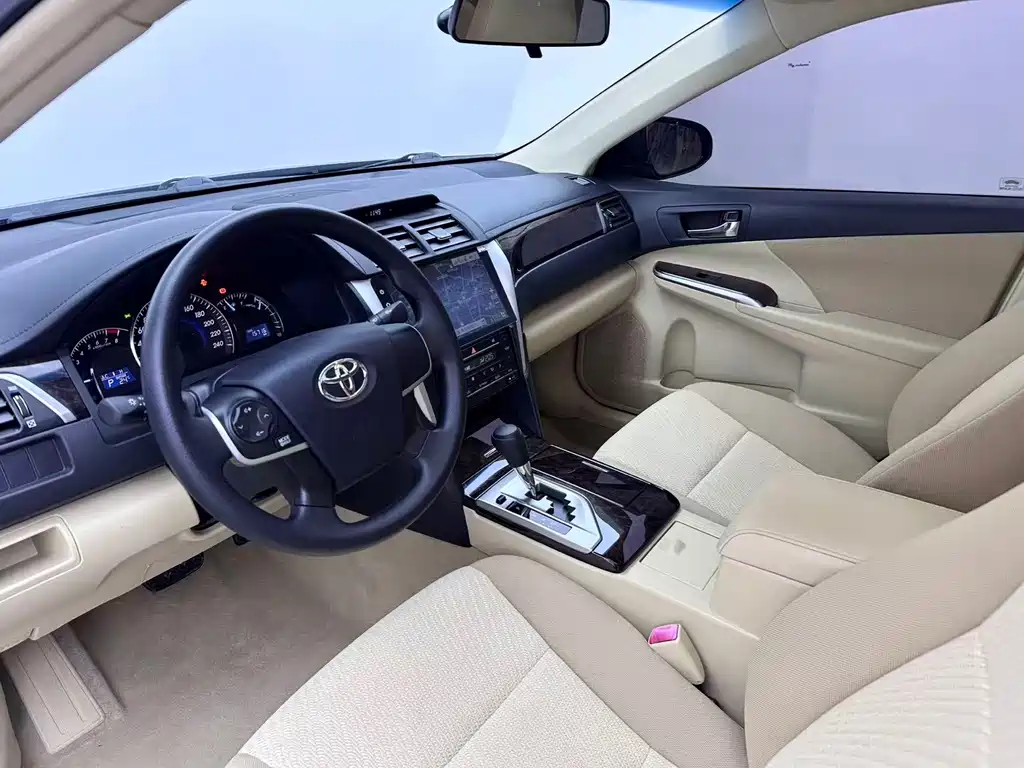 Toyota Camry — миниатюра 4