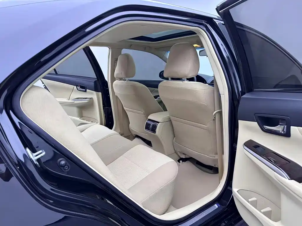 Toyota Camry — миниатюра 19