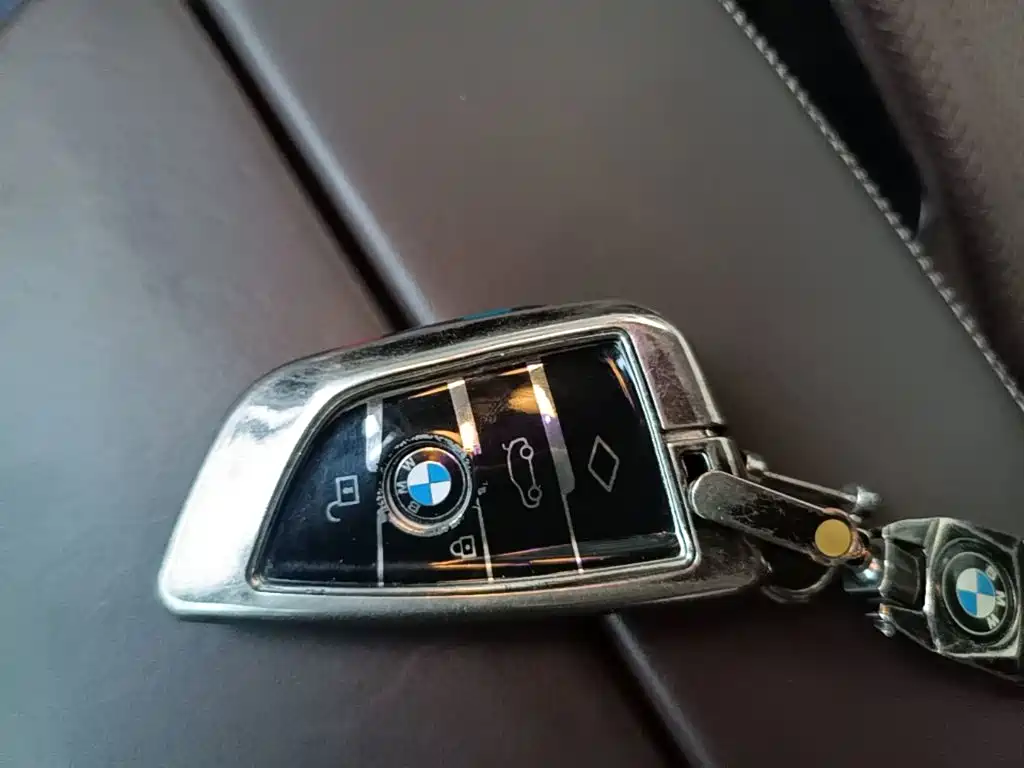 BMW 5 Series — миниатюра 9