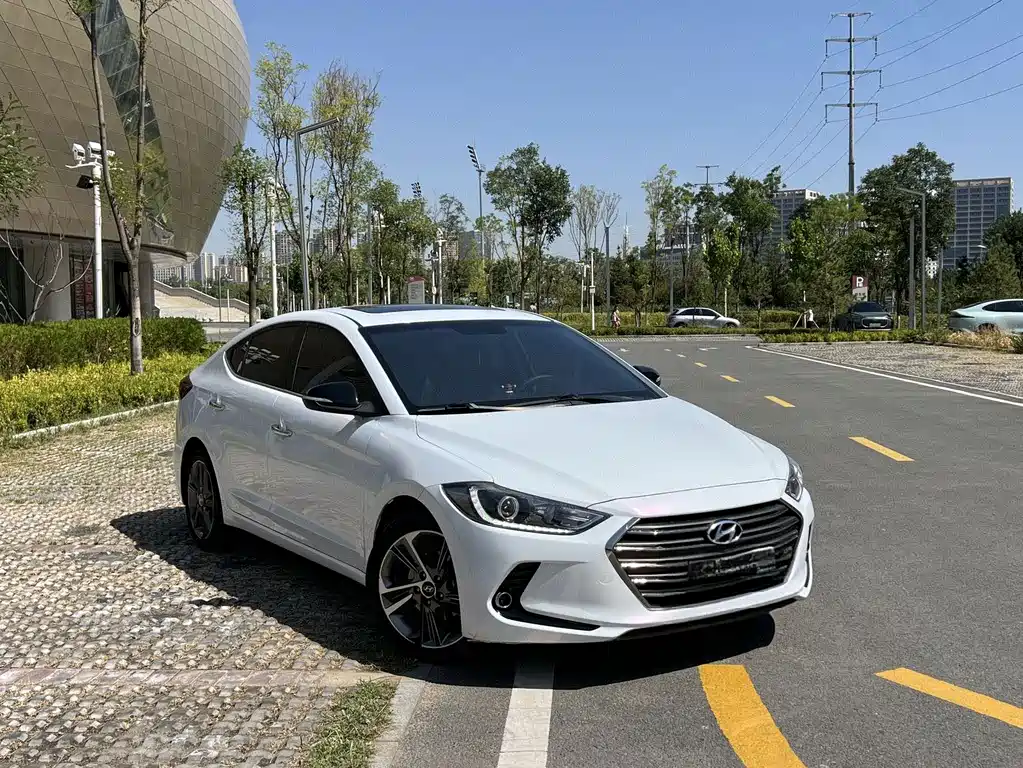 Hyundai Elantra — миниатюра 3