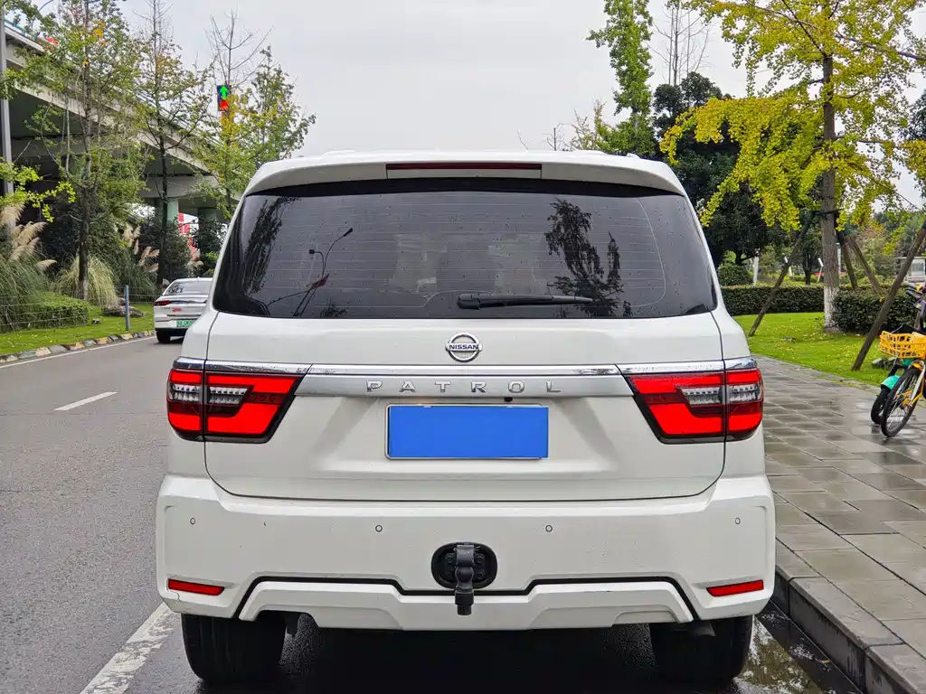 Nissan Patrol — миниатюра 4