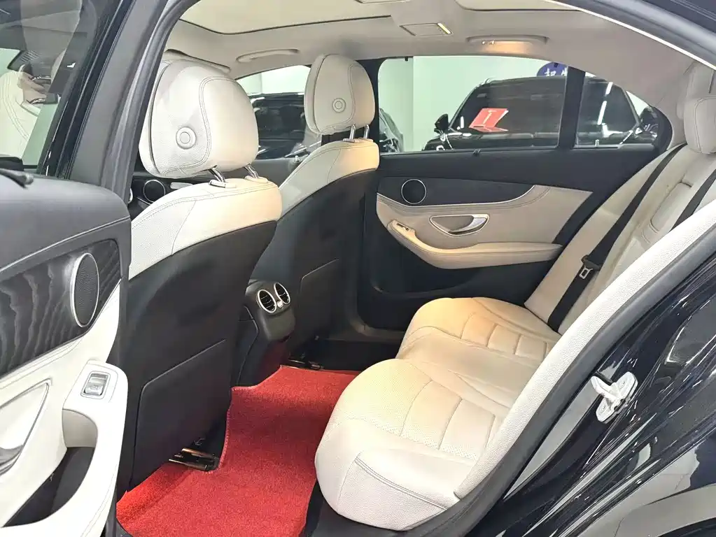 Mercedes-Benz C-Class — миниатюра 11