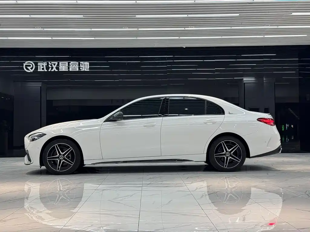 Mercedes-Benz C-Class — миниатюра 3