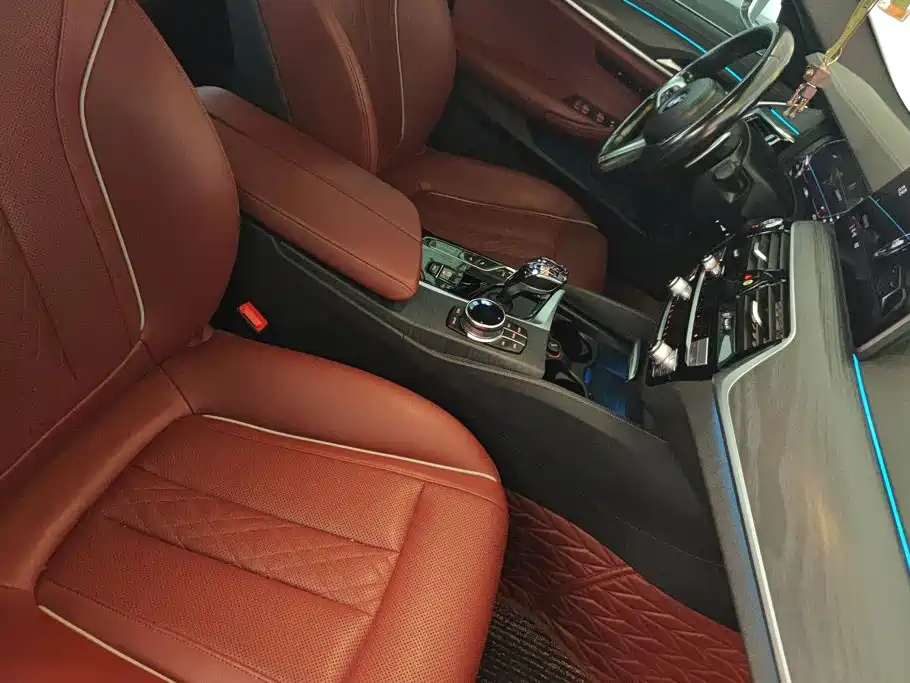 BMW 5 Series — миниатюра 8