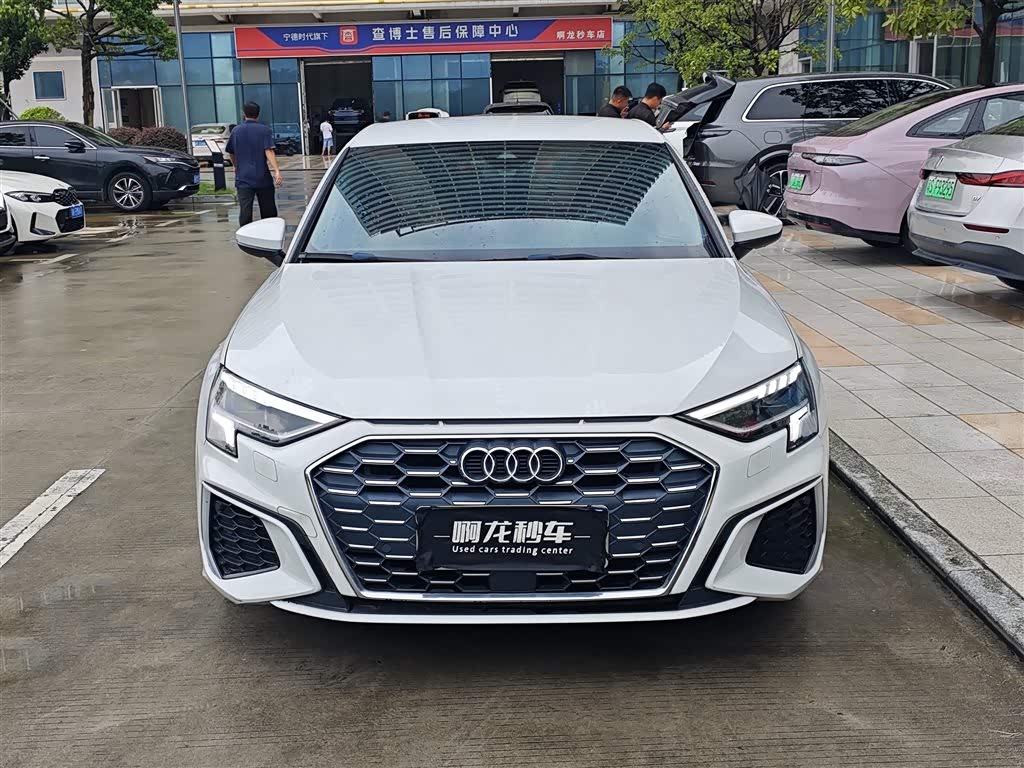 Audi A3 1.4 л 2021 г. Белый, пробег 16400 км