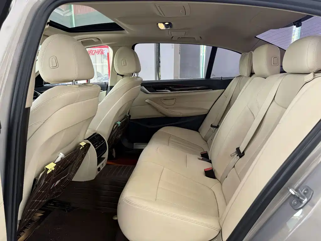 BMW 5 Series — миниатюра 5