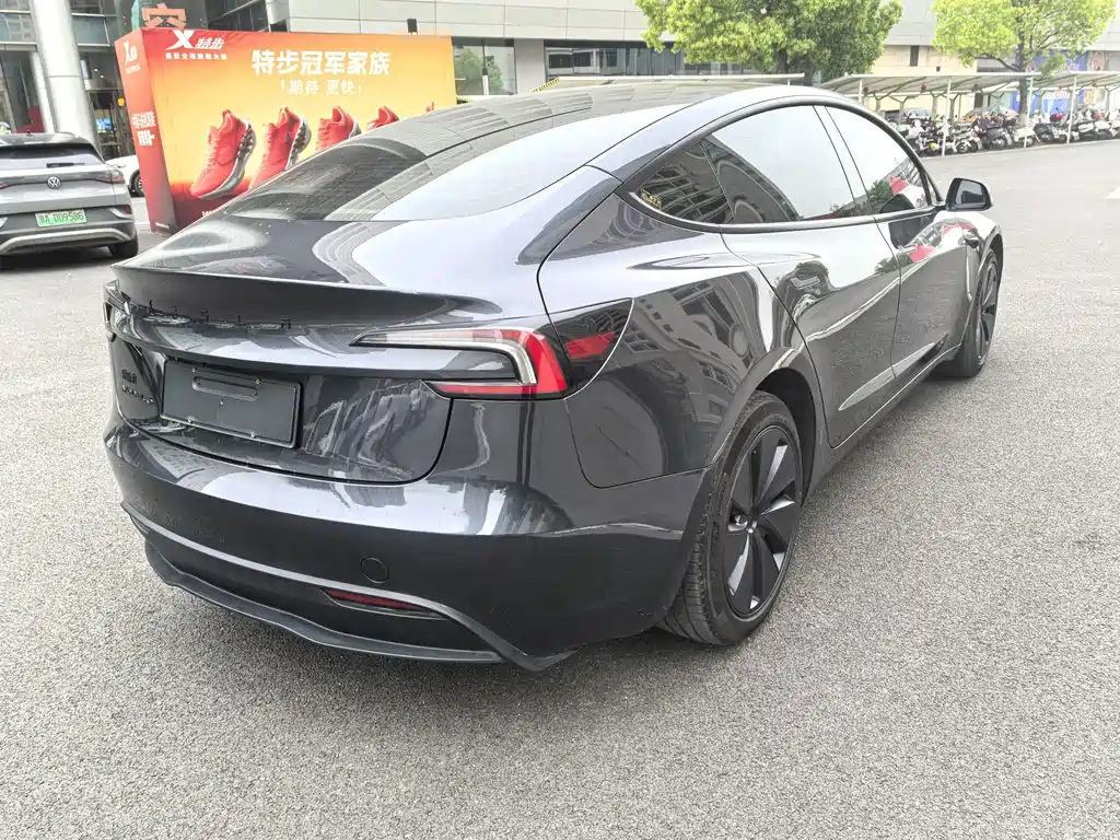 Tesla Model 3 — миниатюра 9