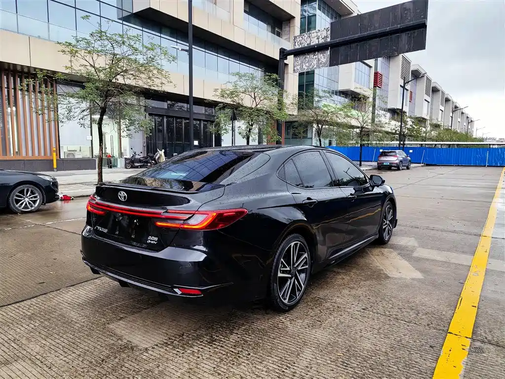 Toyota Camry — миниатюра 9