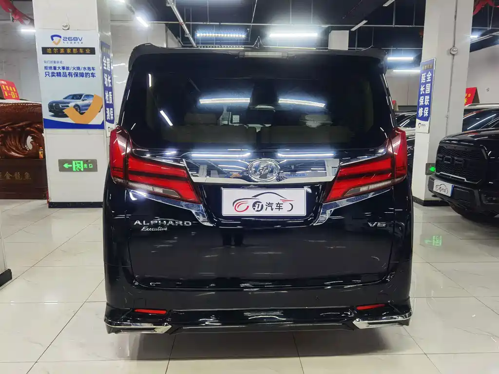Toyota Alphard — миниатюра 6