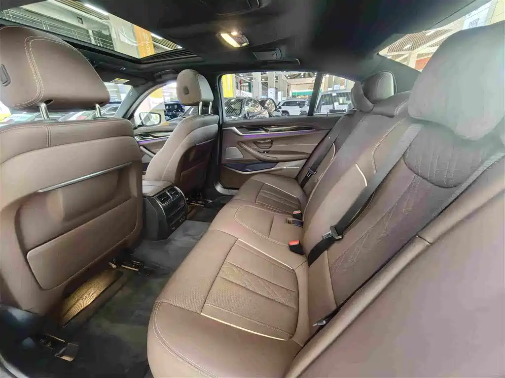 BMW 5 Series — миниатюра 6