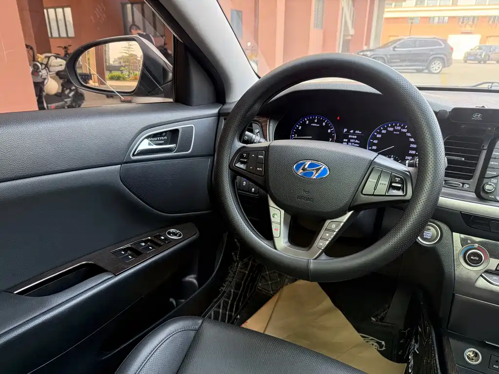 Hyundai Mistra — миниатюра 10