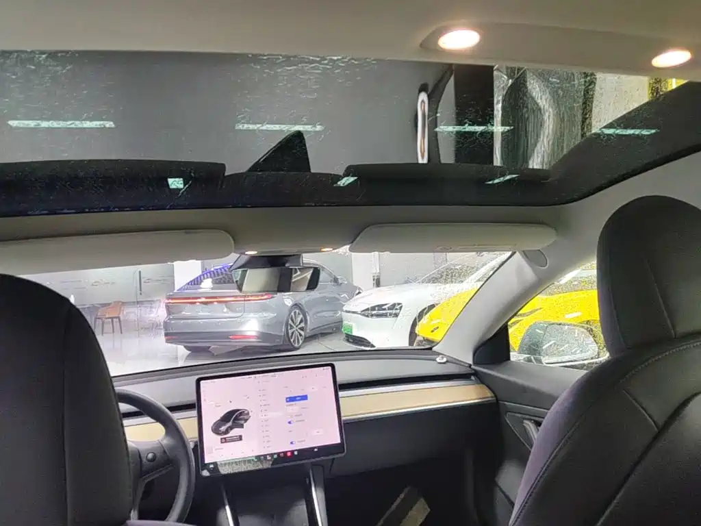 Tesla Model 3 — миниатюра 18