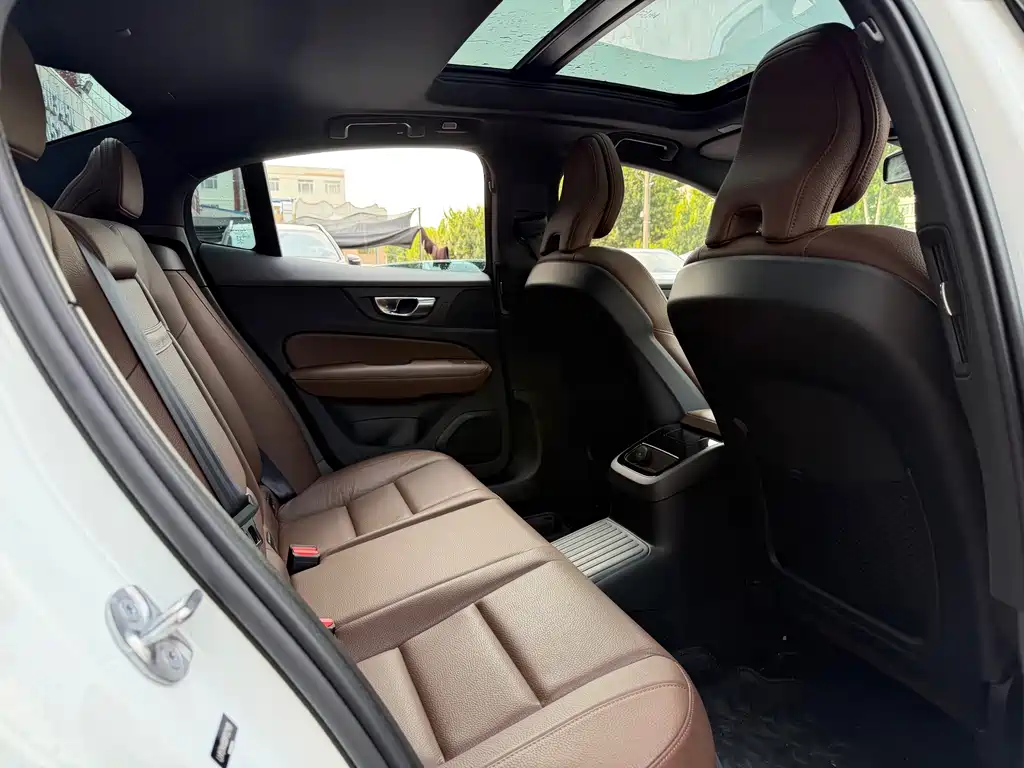 Volvo S60 PHEV — миниатюра 13