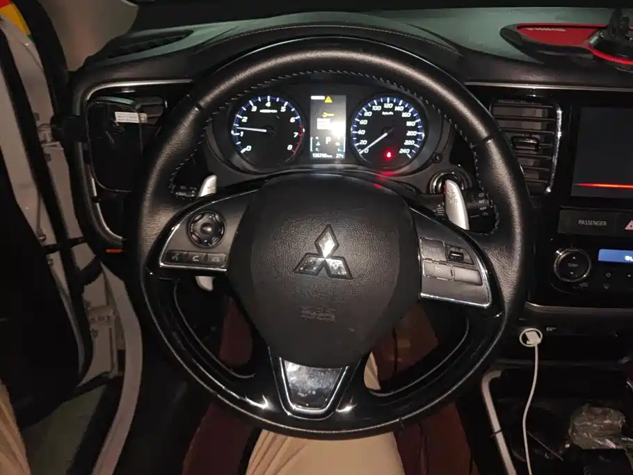 Mitsubishi Outlander — миниатюра 15