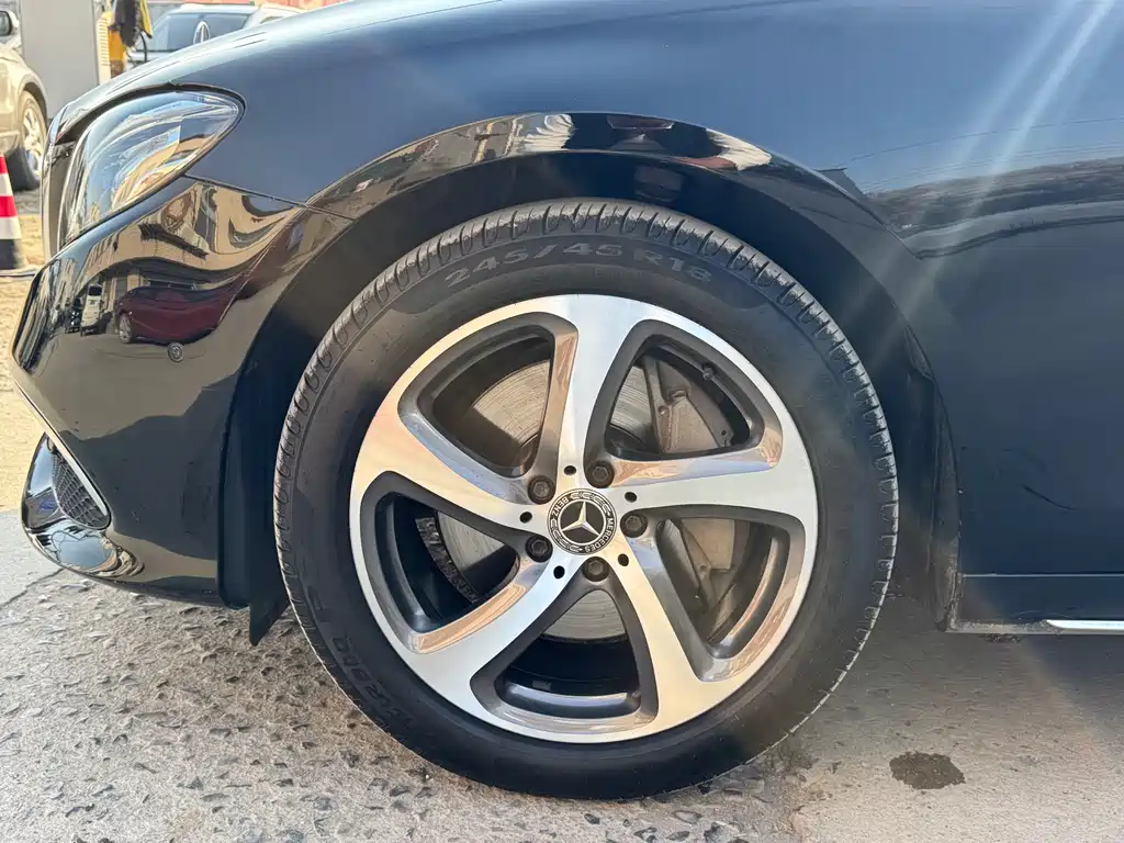 MERCEDES-BENZ E CLASS