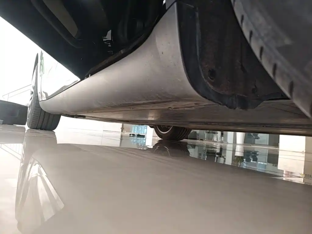 Tesla Model Y — миниатюра 21
