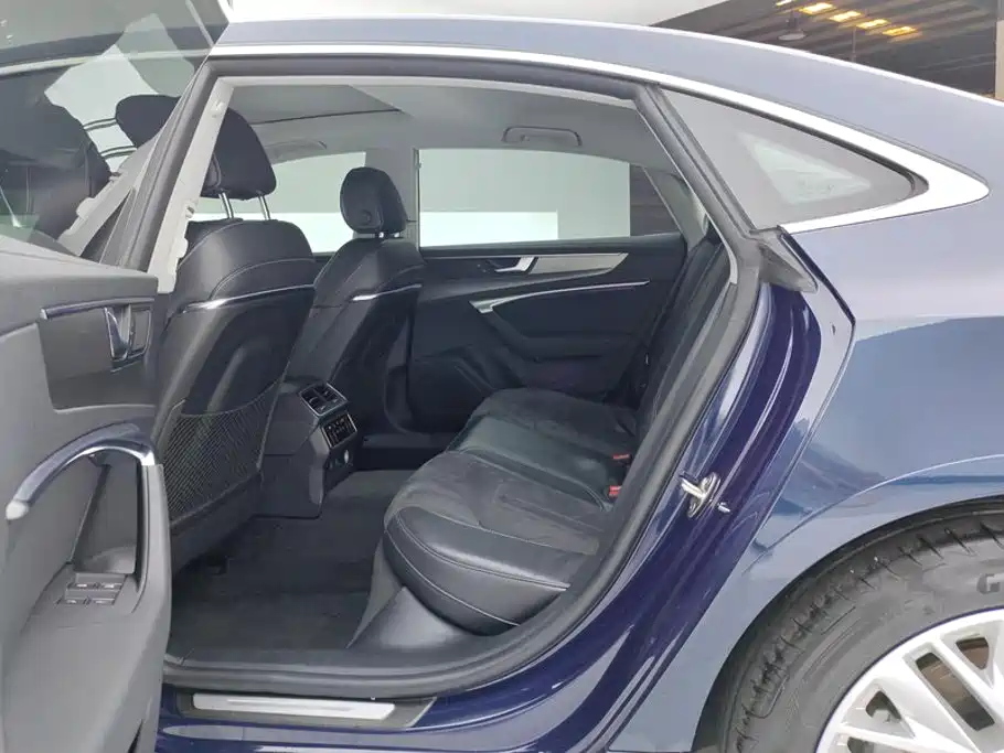 Audi A7L — миниатюра 11