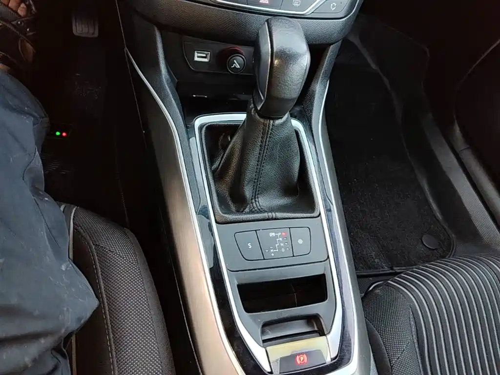 Peugeot 408 — миниатюра 14