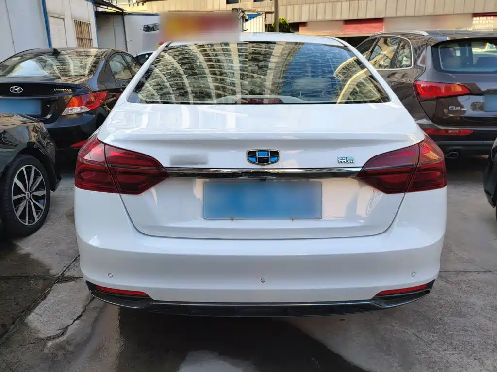 Geely Emgrand — миниатюра 6
