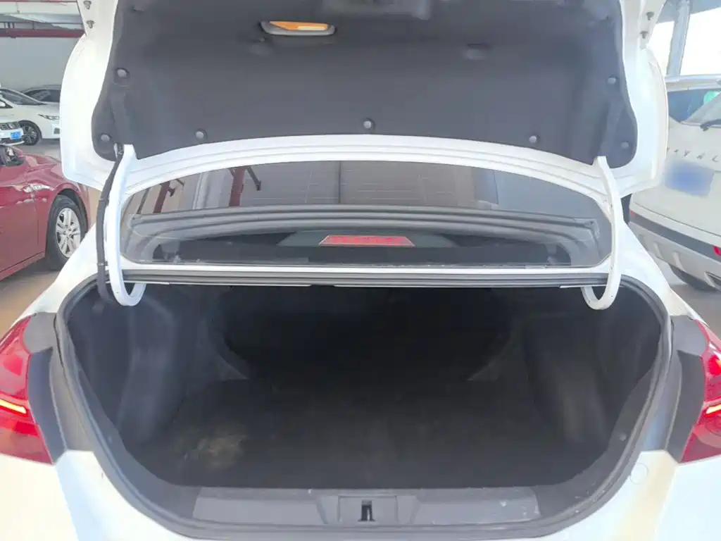 Geely Emgrand — миниатюра 19