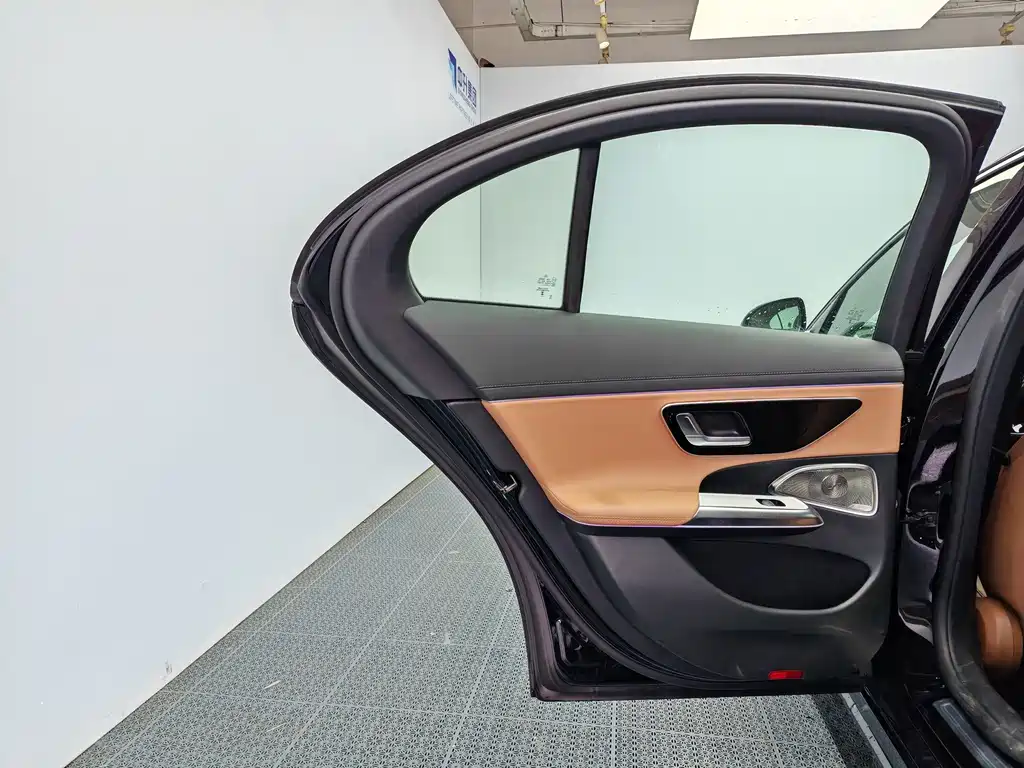 Mercedes-Benz E-Class (Import) — миниатюра 14