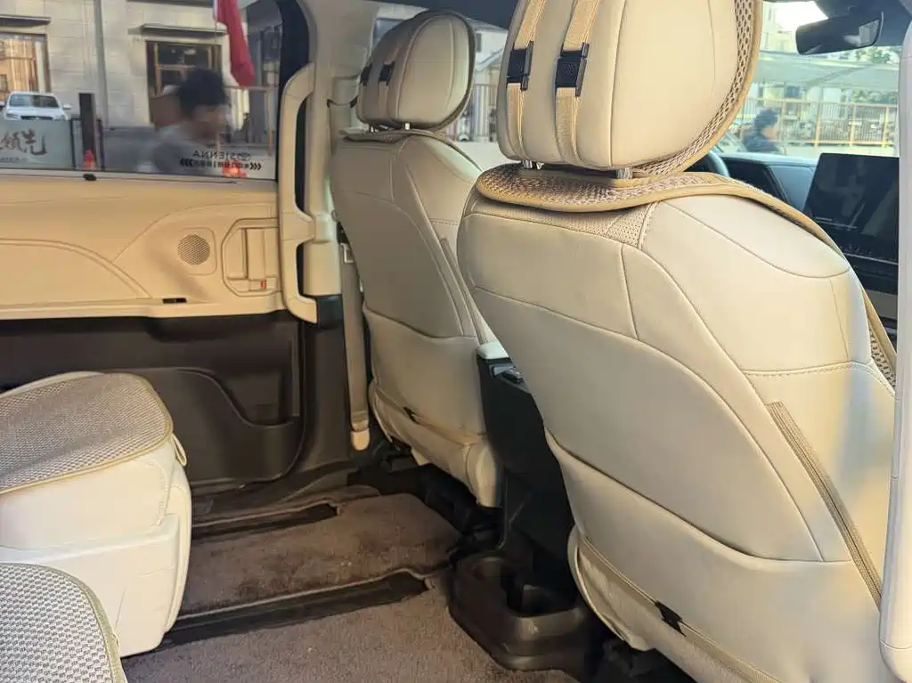 Toyota Sienna — миниатюра 5