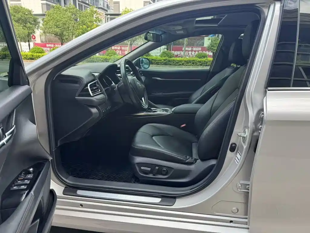 Toyota Camry — миниатюра 21