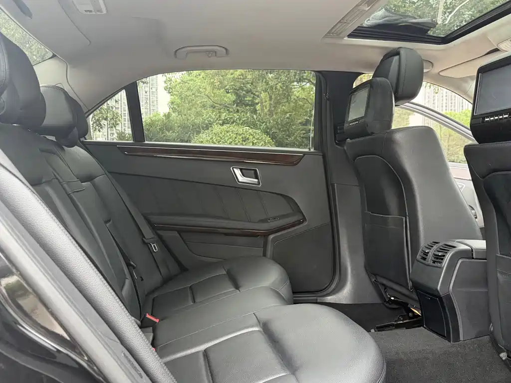 Mercedes-Benz E-Class — миниатюра 14