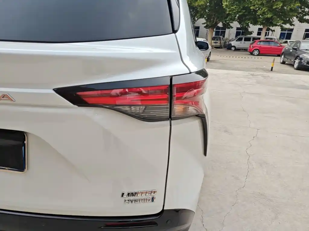 Toyota Sienna — миниатюра 8