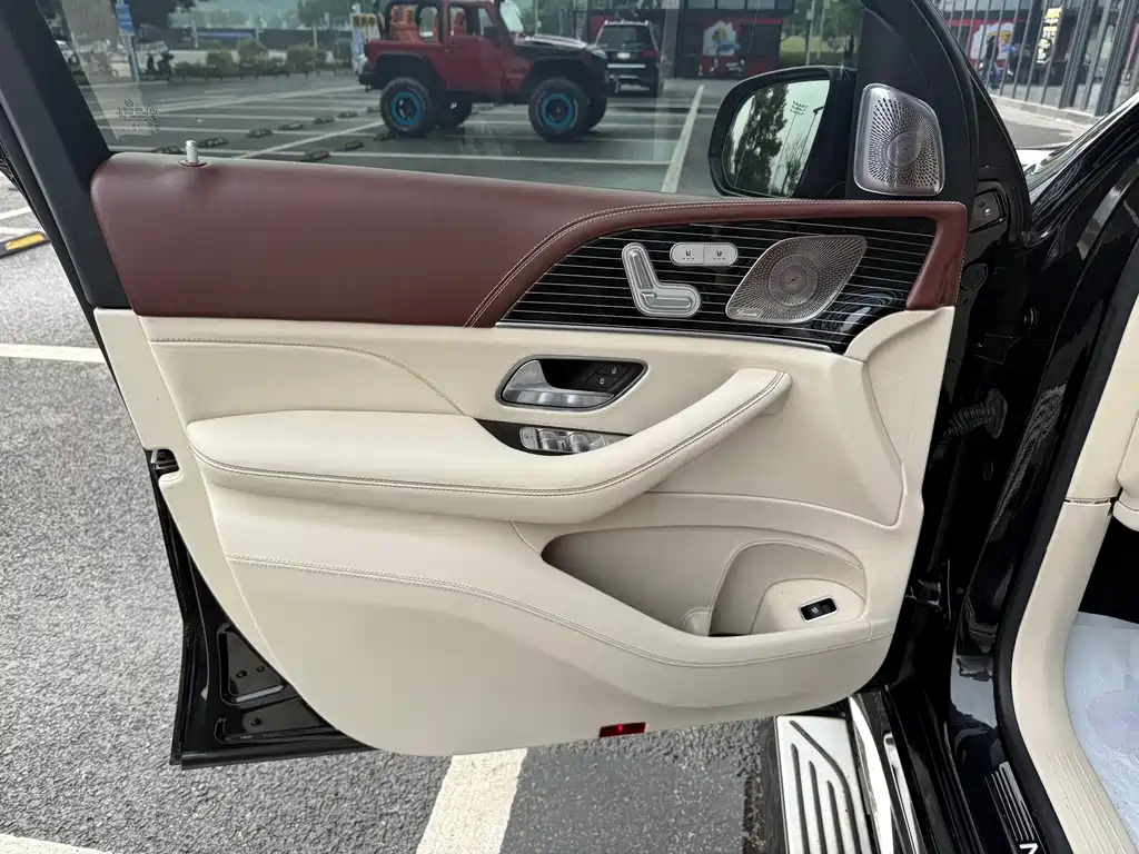 Mercedes-Benz GLS — миниатюра 9