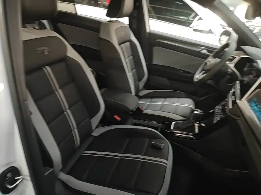 Volkswagen T-Roc — миниатюра 25