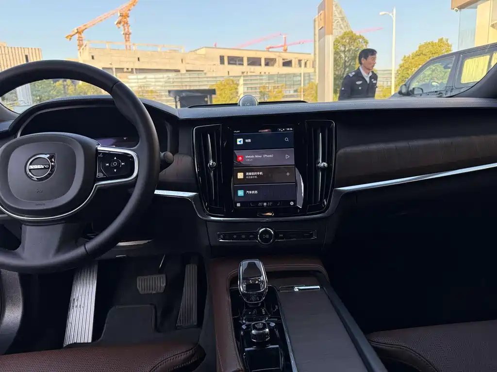 Volvo S90 — миниатюра 10