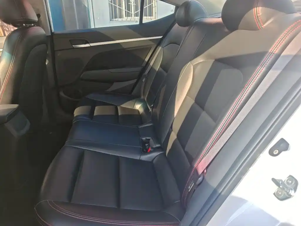 Hyundai Elantra — миниатюра 17