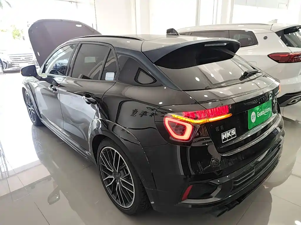 Lynk & Co 02 Hatchback — миниатюра 5