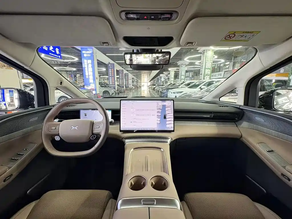 XPeng X9 — миниатюра 10