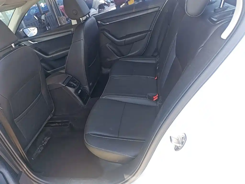 Skoda Octavia — миниатюра 17