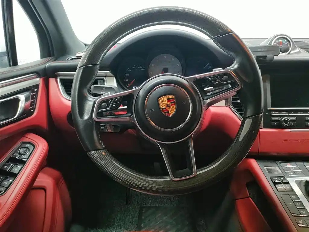 Porsche Macan — миниатюра 16