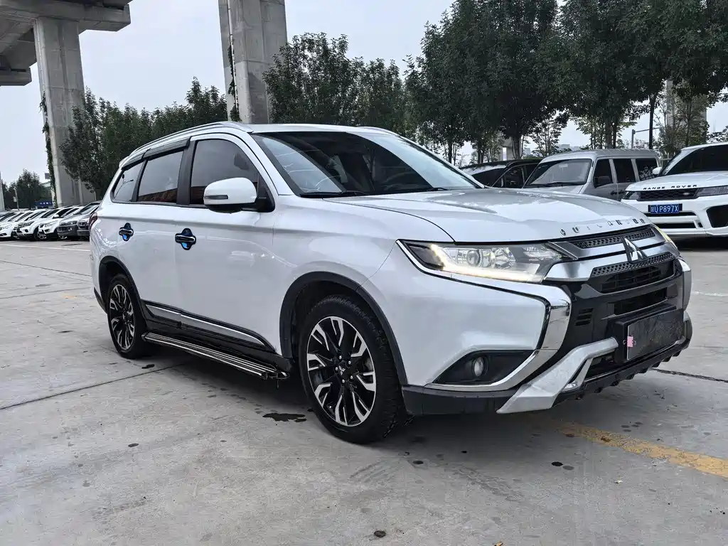 MITSUBISHI OUTLANDER