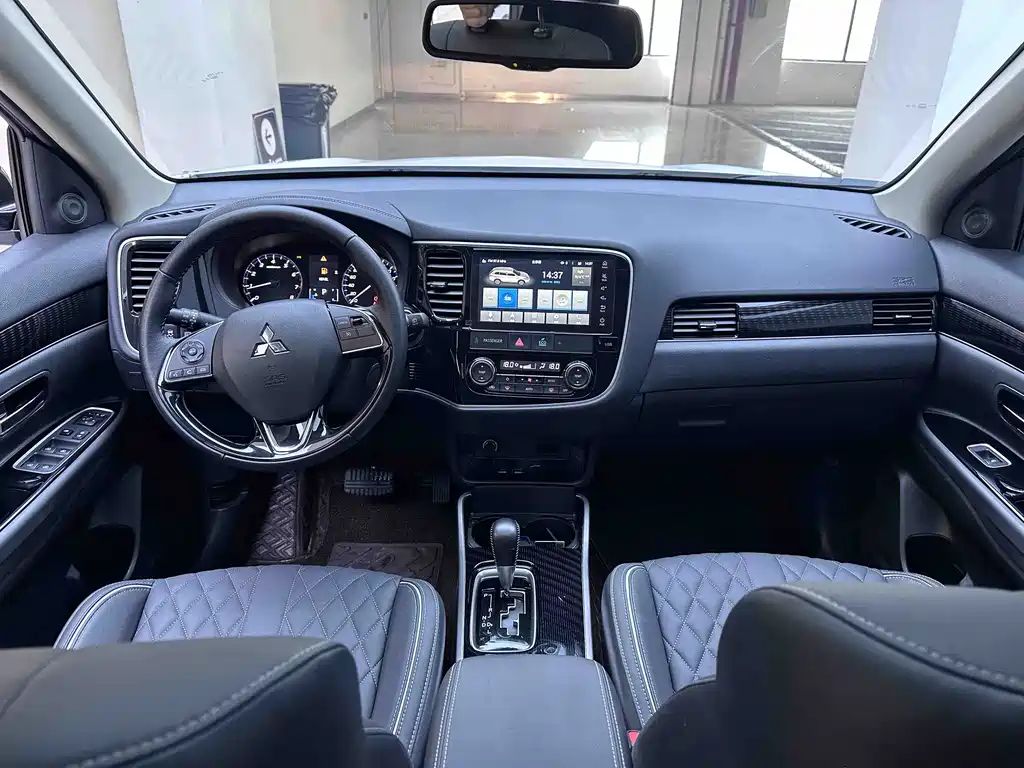 Mitsubishi Outlander — миниатюра 13