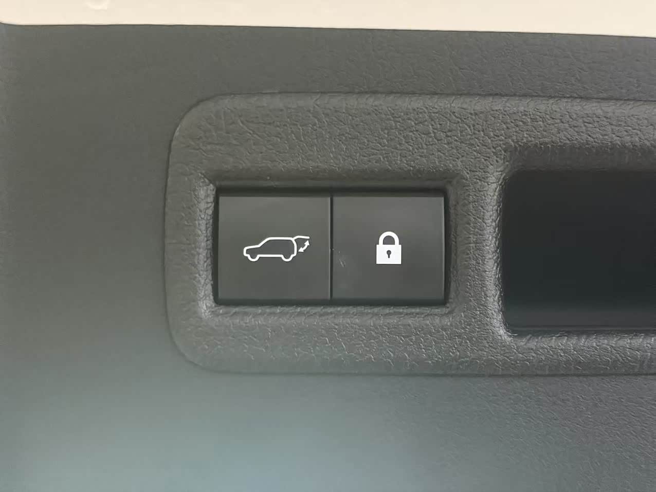 Lexus NX 2.0 л 2021 г. Белый, пробег 48000 км