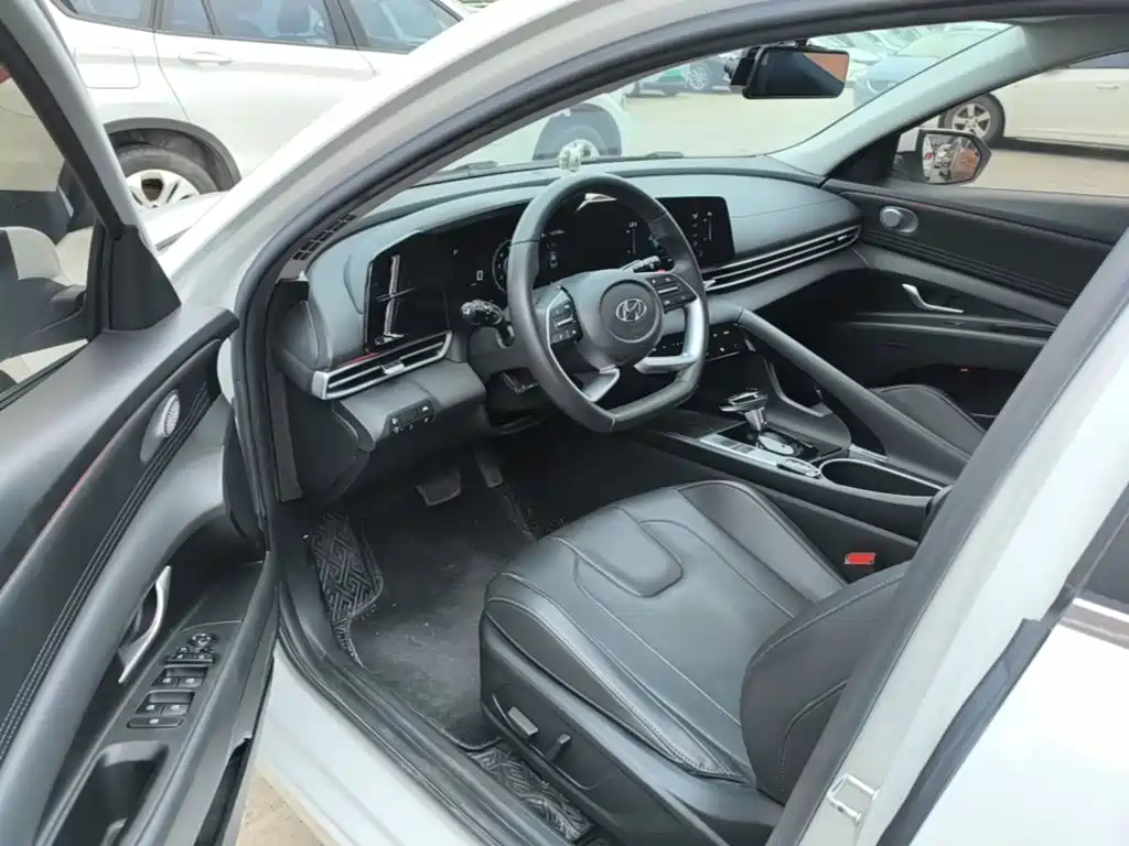 Hyundai Elantra — миниатюра 16