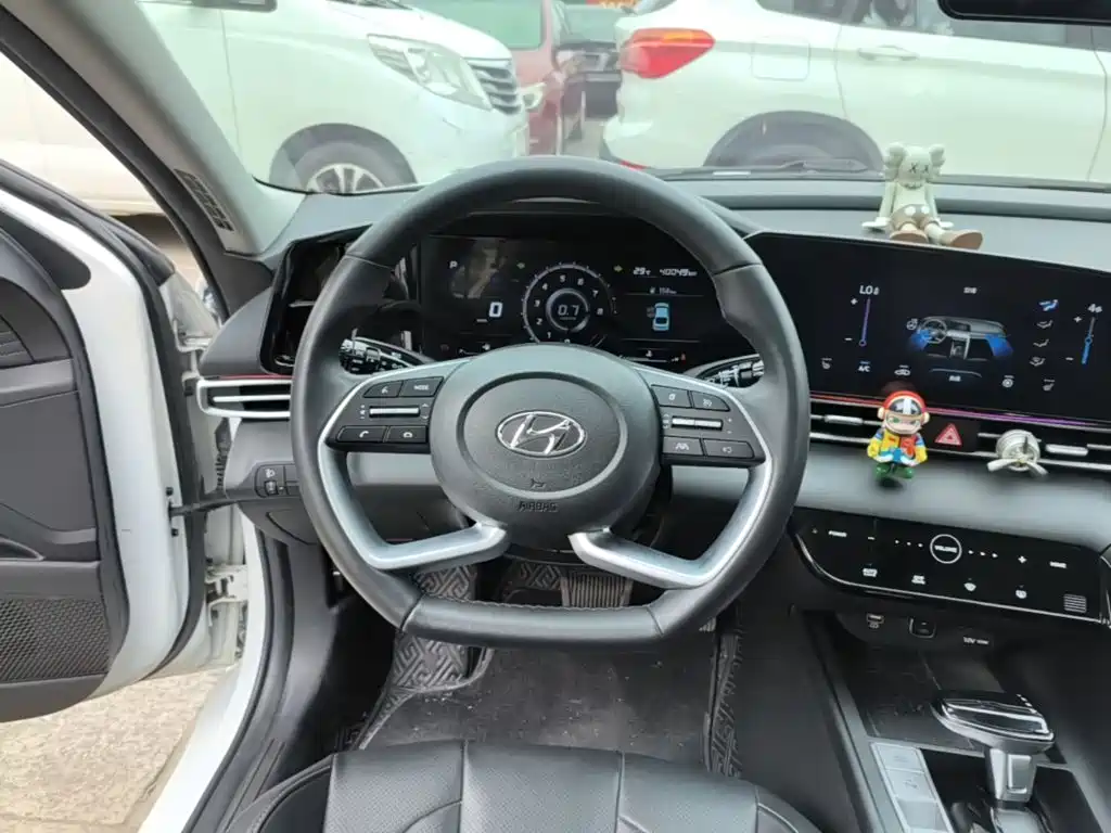 Hyundai Elantra — миниатюра 11