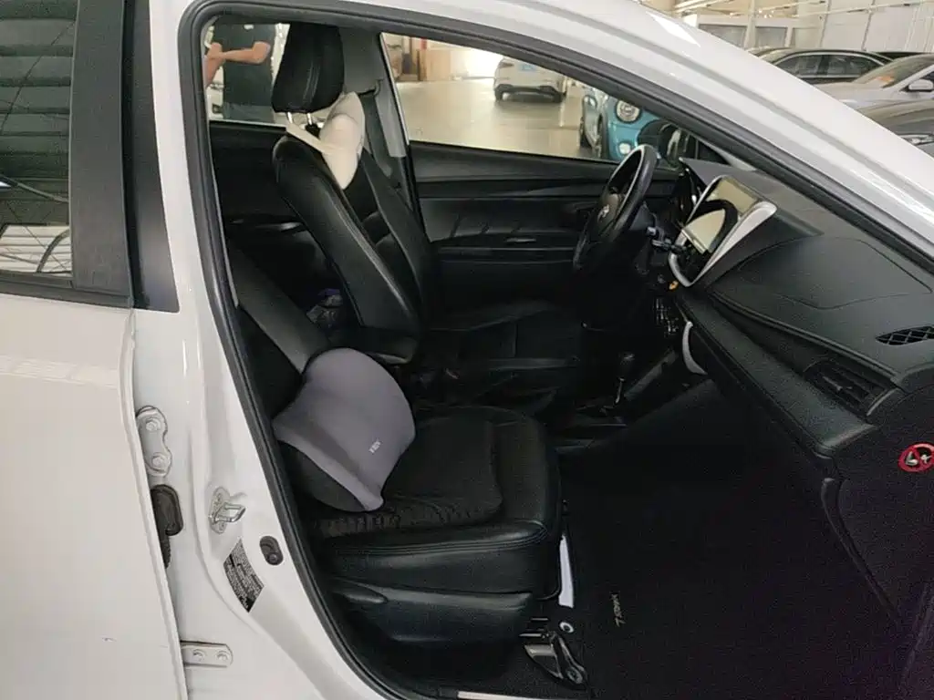 Toyota Yaris L — миниатюра 25